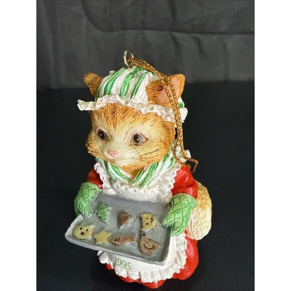 Vintage AGC Inc "Grandma is Love 1995" Cat With Tray of Cookies Ornament 3.25" - Picture 2 of 16